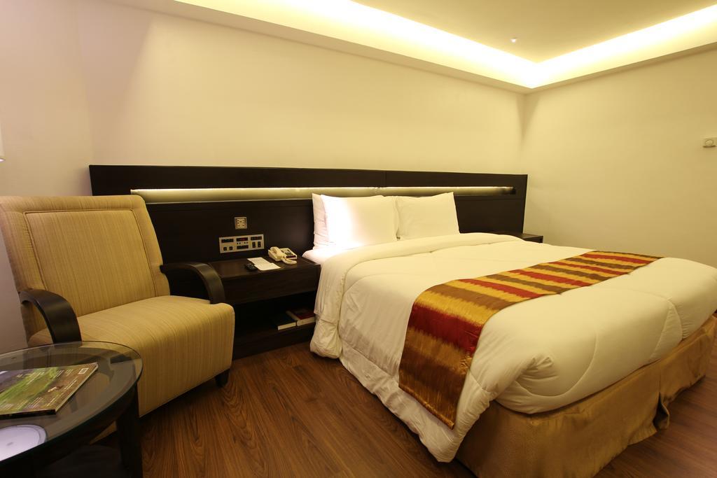 Century Park Hotel Manila