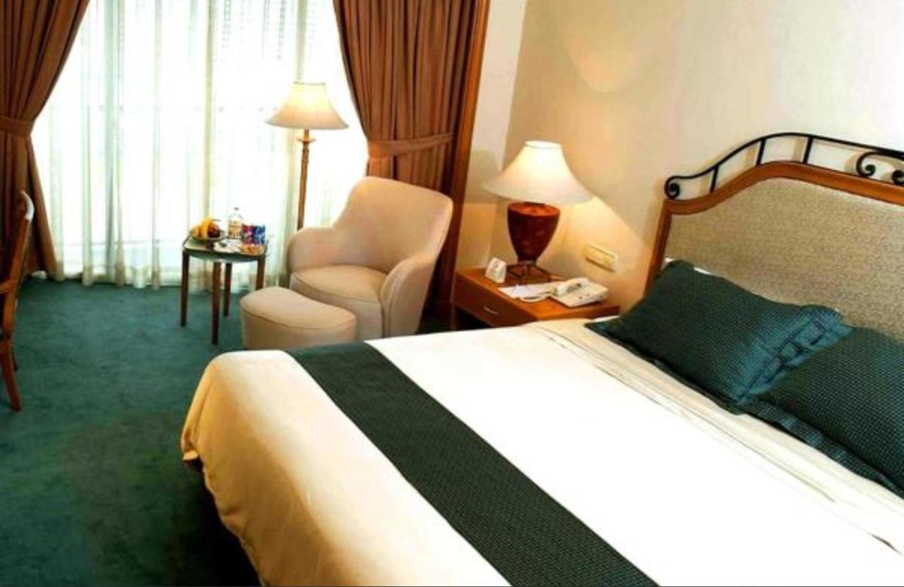 Hotel Century Park 4*