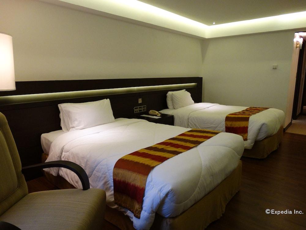 Hotel Century Park 4*