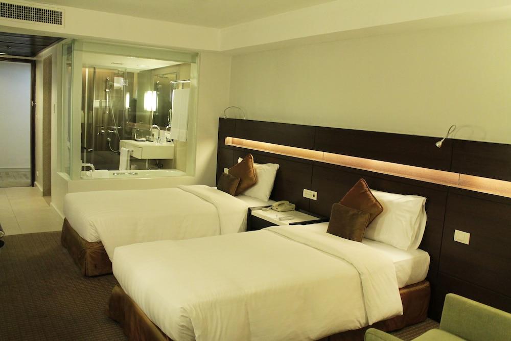 Century Park 4*