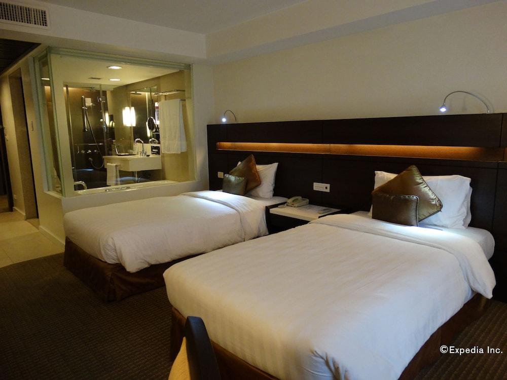 Century Park 4*