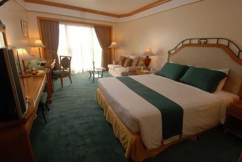 Century Park Hotel 4*